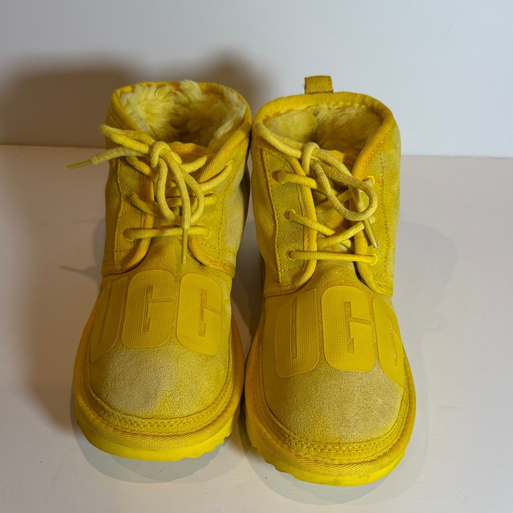 UGG classic Big Kids Bright Neumel scatter graphic canary yellow Boots Bootie 5